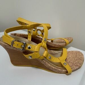 Kenneth Cole Reaction Yellow Wedge Sandals Size 8.5 M